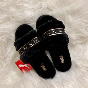 NWT PUMA SLIPPERS SIZE 8